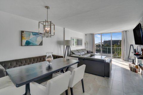 Condo in Pompano Beach, Florida, 1 bedroom  № 2082619 - photo 9