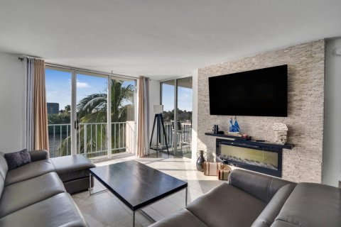 Condo in Pompano Beach, Florida, 1 bedroom  № 2082619 - photo 15