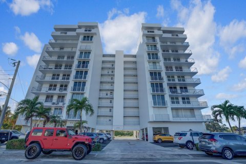 Condo in Pompano Beach, Florida, 1 bedroom № 2082619