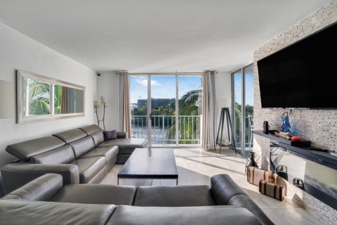 Condo in Pompano Beach, Florida, 1 bedroom  № 2082619 - photo 13
