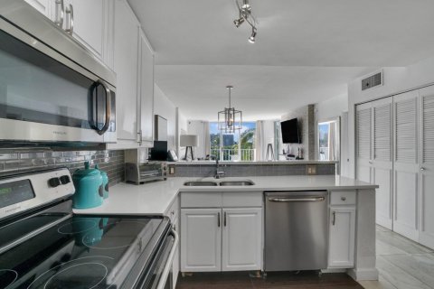 Condo in Pompano Beach, Florida, 1 bedroom  № 2082619 - photo 6