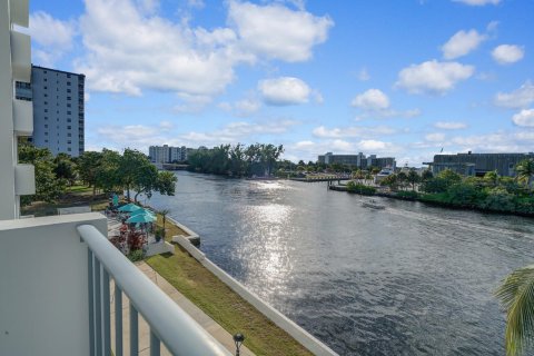 Condo in Pompano Beach, Florida, 1 bedroom  № 2082619 - photo 28
