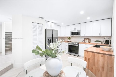 Townhouse in Boca Raton, Florida 3 bedrooms, 169.36 sq.m. № 1809119 - photo 7