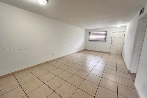 Copropriété à louer à Hialeah, Floride: 2 chambres, 82.5 m2 № 1932349 - photo 4
