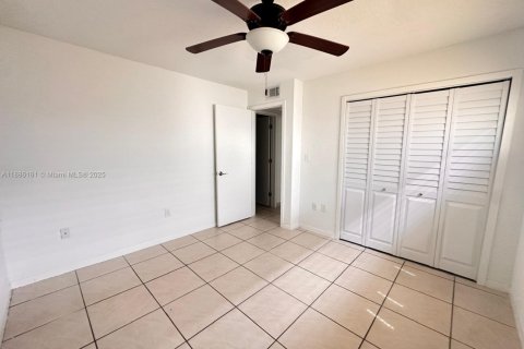 Copropriété à louer à Hialeah, Floride: 2 chambres, 82.5 m2 № 1932349 - photo 12