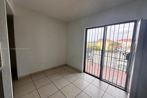Copropriété à louer à Hialeah, Floride: 2 chambres, 82.5 m2 № 1932349 - photo 7
