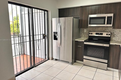 Copropriété à louer à Hialeah, Floride: 2 chambres, 82.5 m2 № 1932349 - photo 6