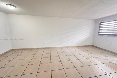 Copropriété à louer à Hialeah, Floride: 2 chambres, 82.5 m2 № 1932349 - photo 3