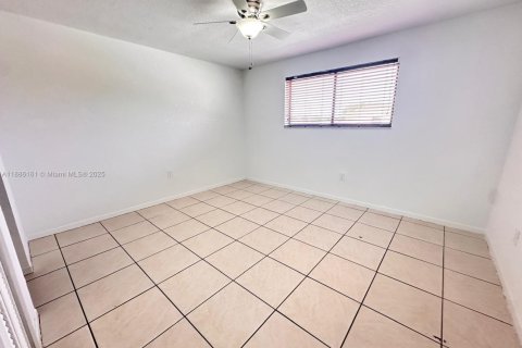 Copropriété à louer à Hialeah, Floride: 2 chambres, 82.5 m2 № 1932349 - photo 10