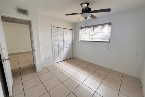 Copropriété à louer à Hialeah, Floride: 2 chambres, 82.5 m2 № 1932349 - photo 11