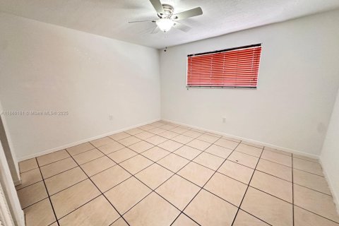 Copropriété à louer à Hialeah, Floride: 2 chambres, 82.5 m2 № 1932349 - photo 14