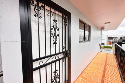 Copropriété à louer à Hialeah, Floride: 2 chambres, 82.5 m2 № 1932349 - photo 17
