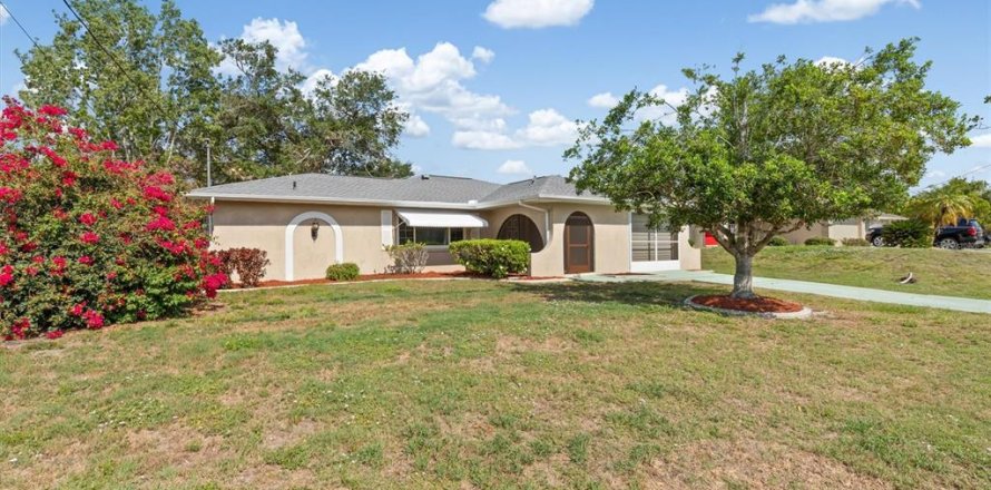 Casa en Port Charlotte, Florida 3 dormitorios, 148.18 m2 № 1685165