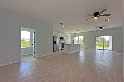 Villa ou maison à vendre à Port Charlotte, Floride: 2 chambres, 162.02 m2 № 2419796 - photo 4