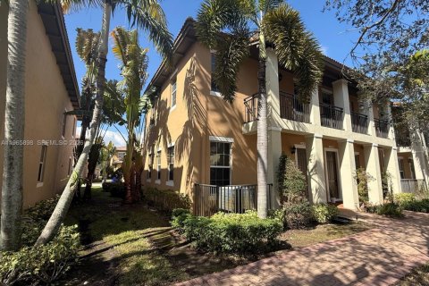 Adosado en venta en Pembroke Pines, Florida, 3 dormitorios, 159.05 m2 № 2029096 - foto 2