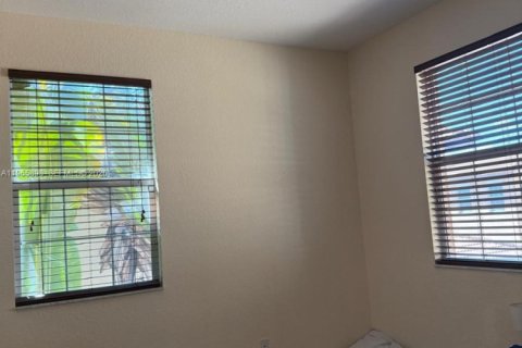 Adosado en venta en Pembroke Pines, Florida, 3 dormitorios, 159.05 m2 № 2029096 - foto 14