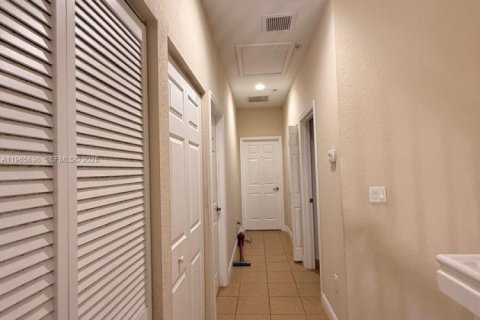 Adosado en venta en Pembroke Pines, Florida, 3 dormitorios, 159.05 m2 № 2029096 - foto 12