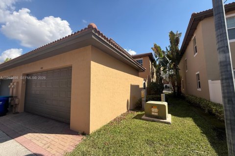 Adosado en venta en Pembroke Pines, Florida, 3 dormitorios, 159.05 m2 № 2029096 - foto 4