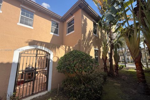 Adosado en venta en Pembroke Pines, Florida, 3 dormitorios, 159.05 m2 № 2029096 - foto 3