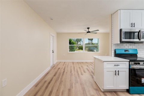 Condominio en venta en Redington Beach, Florida, 1 dormitorio, 52.49 m2 № 2118892 - foto 15