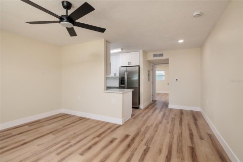 Condominio en venta en Redington Beach, Florida, 1 dormitorio, 52.49 m2 № 2118892 - foto 14