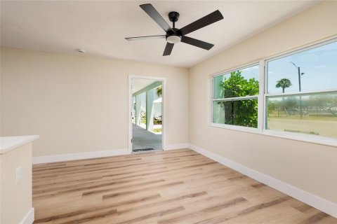 Condominio en venta en Redington Beach, Florida, 1 dormitorio, 52.49 m2 № 2118892 - foto 12