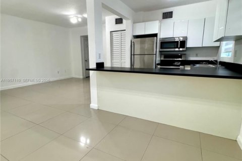 Снять в аренду квартиру в Майами-Бич, Флорида 2 спальни, 1357.67м2, № 2023722 - фото 6