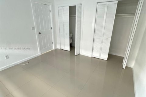 Снять в аренду квартиру в Майами-Бич, Флорида 2 спальни, 1357.67м2, № 2023722 - фото 11