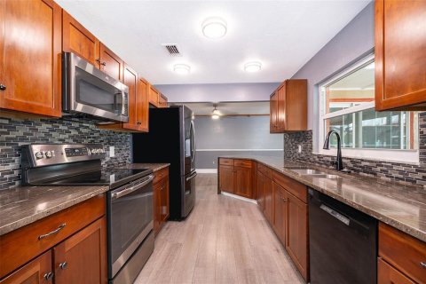 Купить виллу или дом в Киссимми, Флорида 3 комнаты, 165.37м2, № 1916193 - фото 10