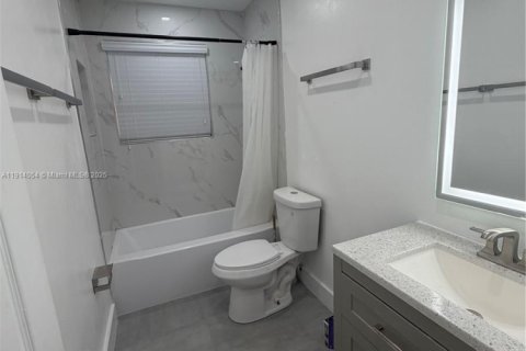 Villa ou maison à louer à Miami Gardens, Floride: 3 chambres, 117.8 m2 № 1969707 - photo 12