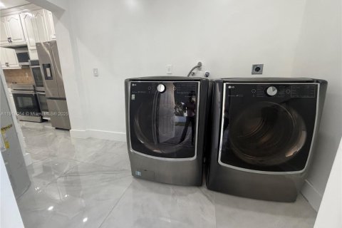 Villa ou maison à louer à Miami Gardens, Floride: 3 chambres, 117.8 m2 № 1969707 - photo 9