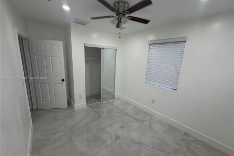 Villa ou maison à louer à Miami Gardens, Floride: 3 chambres, 117.8 m2 № 1969707 - photo 10