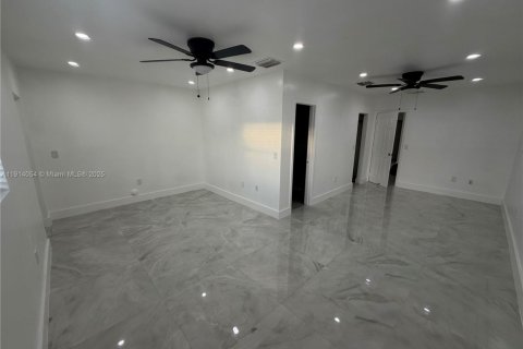 Villa ou maison à louer à Miami Gardens, Floride: 3 chambres, 117.8 m2 № 1969707 - photo 7