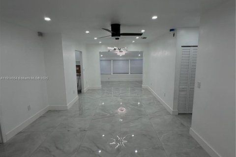 Villa ou maison à louer à Miami Gardens, Floride: 3 chambres, 117.8 m2 № 1969707 - photo 15