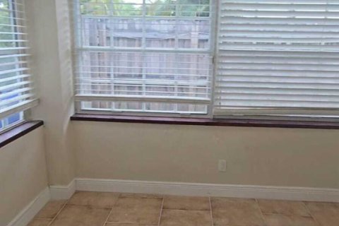 Villa ou maison à vendre à North Miami Beach, Floride: 3 chambres, 127 m2 № 2190659 - photo 6