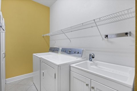 House in Venice, Florida 2 bedrooms, 144.74 sq.m. № 2091917 - photo 23