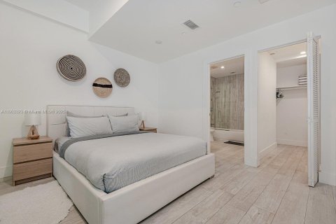 Снять в аренду кондоминиум в Майами-Бич, Флорида 2 спальни, 109.62м2, № 1955658 - фото 11