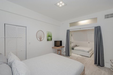 Снять в аренду кондоминиум в Майами-Бич, Флорида 2 спальни, 109.62м2, № 1955658 - фото 18