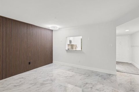 Condo in Clearwater, Florida, 2 bedrooms  № 2377438 - photo 11