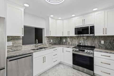 Condo in Clearwater, Florida, 2 bedrooms  № 2377438 - photo 20