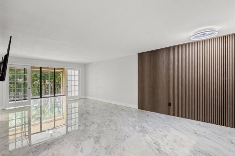 Condo in Clearwater, Florida, 2 bedrooms  № 2377438 - photo 16