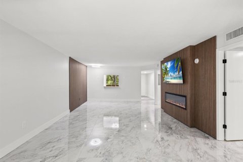 Condo in Clearwater, Florida, 2 bedrooms  № 2377438 - photo 12