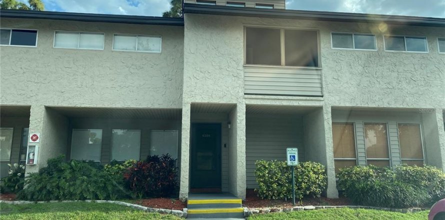 Townhouse in Sarasota, Florida 3 bedrooms, 139.35 sq.m. № 2204432