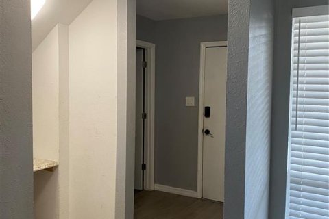 Townhouse in Sarasota, Florida 3 bedrooms, 139.35 sq.m. № 2204432 - photo 5