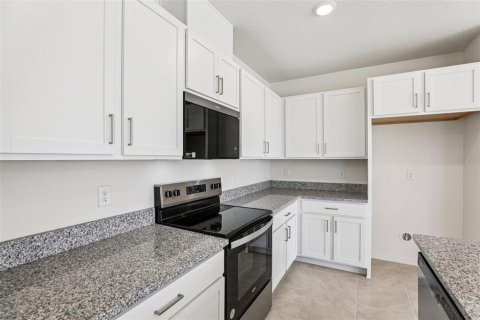 Townhouse in Lake Wales, Florida 3 bedrooms, 156.54 sq.m. № 2393820 - photo 12