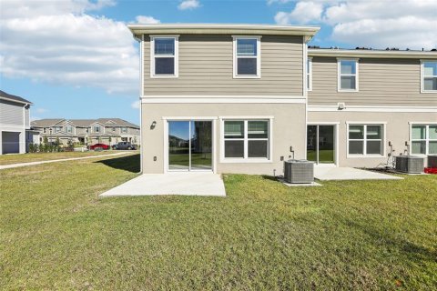 Townhouse in Lake Wales, Florida 3 bedrooms, 156.54 sq.m. № 2393820 - photo 7