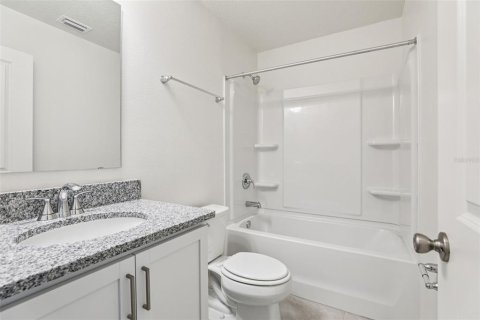 Townhouse in Lake Wales, Florida 3 bedrooms, 156.54 sq.m. № 2393820 - photo 5