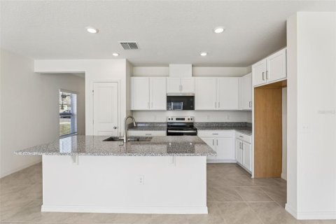 Townhouse in Lake Wales, Florida 3 bedrooms, 156.54 sq.m. № 2393820 - photo 11