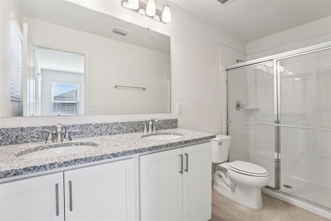 Townhouse in Lake Wales, Florida 3 bedrooms, 156.54 sq.m. № 2393820 - photo 3