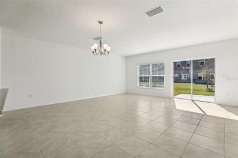 Townhouse in Lake Wales, Florida 3 bedrooms, 156.54 sq.m. № 2393820 - photo 15